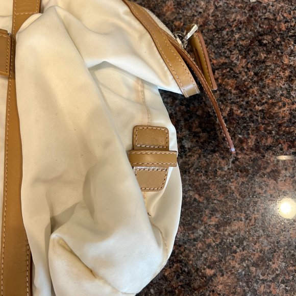 Authentic White Prada Shoulder Bag - Early 2000s - Picture 4 of 15